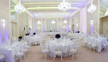 With a classic ivory colour palette and the striking addition of six exquisite handmade crystal chandeliers, One&Only Cape Town’