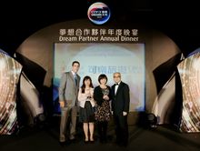 臺灣地區傑出表現獎: 永業旅行社股份有限公司 (左二); 康福旅行社股份有限公司 (右二)