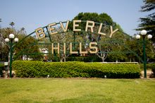 Long Shot Beverly Hills Sign  Daytime
