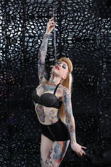 Lucky Hell’s breathtaking performance of swallowing real deal steel 22-inch swords in Taboo makes every audience astonished！Luck