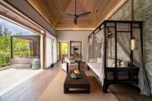 Jacuzzi Pool Suite
