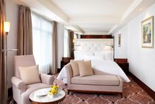 The Westin Bund Center Shanghai_New Refurbished Crown Room 2