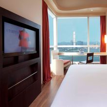 harbour view queen bedroom