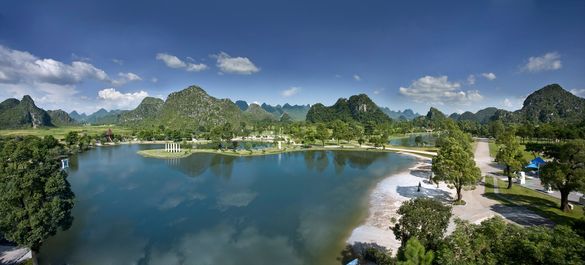 Club Med Guilin lake and sculpture park