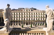 Facade Avec Statues