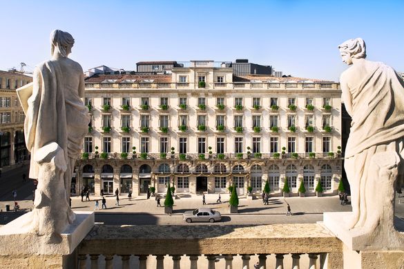 Facade Avec Statues
