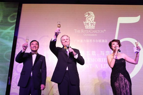 Photo: Mr. Jim Lv (left), the Managing Director of R&F company and Mr. Andrew Rogers (Right), 
