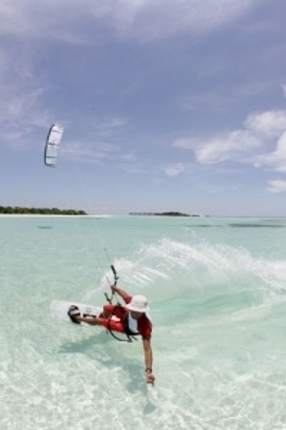 Kite Surfing Olhuveli Close 