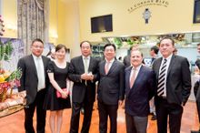 Representatives from the newly formed Dusit Fudu International Hotel Management (Shanghai) Company Ltd., led by Mr Chen Li Bin, 