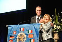 Robert Gaymer-Jones, CEO, Sofitel Worldwide, saluted by Virginia Casale, Immediate Past President UICH, after his keynote addres