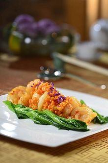 Yan Toh Heen - Wok-fried Prawns, Crab Roe in Chili Sauce