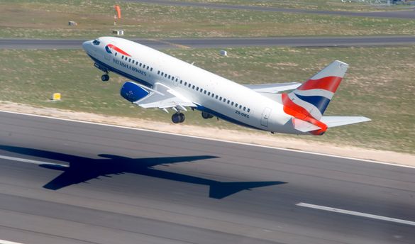 Boeing 737 - 300 Taking Off