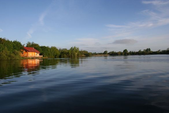 Log House Holidays: Luxury Log Cabins On A Cotswolds Lake