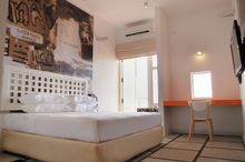 Hotel J room