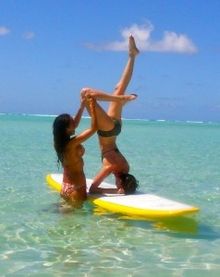 Charlotte Piho teaching SUP Yoga in Rarotonga