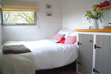 Cosy Bed And Crisp Linens