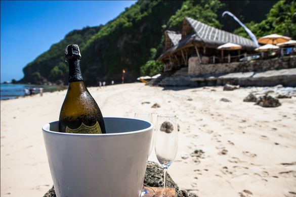 Finns Beach Club, Bali