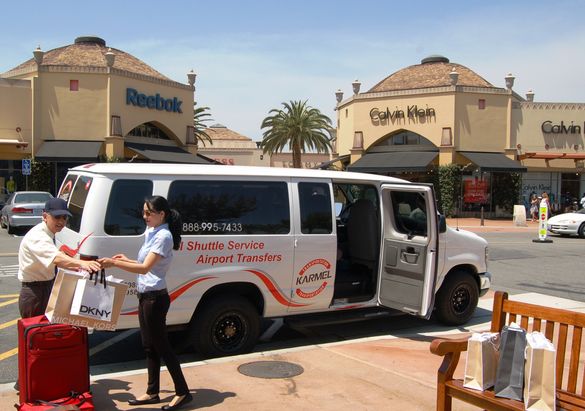 Karmel Shuttle, in cooperation with Citadel Outlets, allows visitors to use every minute of their stay by shopping on their depa