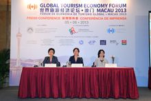Ms. Cheung So Mui Cecilia, Chief of Office of the Secretary for Social Affairs and Culture of the Macau SAR Government (middle),