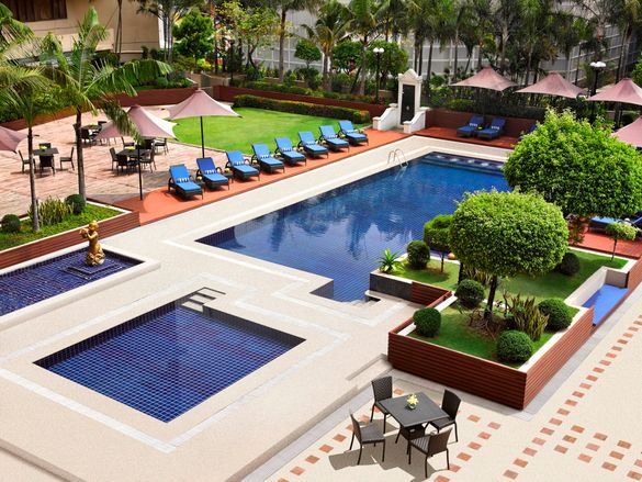 Dusit Thani Manila swimming pool 