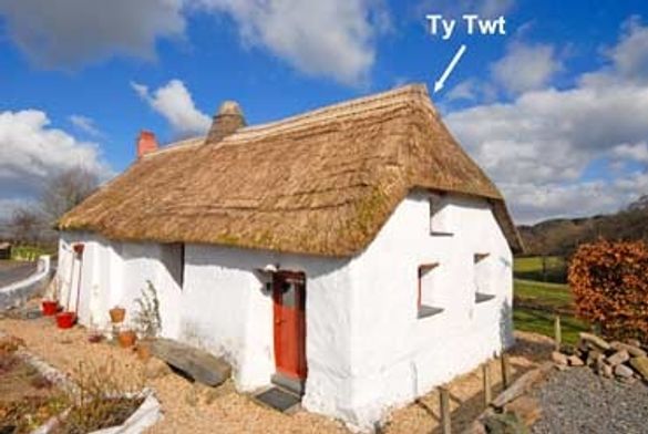 Charming Thatched Cottage For 2