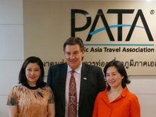 Ms. Pansy Ho, Vice Chairman and Secretary-General of Global Tourism Economy Forum (right) met with Mr. Martin Craigs, CEO of PAT