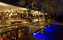 Aardvark Safaris, Chinzombo Camp, Night View 