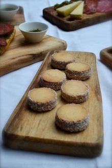 Alfajores: Argentinean version of macaroon