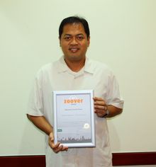 Mr. Pandu Djodjoadisoeprapto, Executive Assistant Manager Discovery Kartika Plaza Hotel holding the Zoover Award 2013