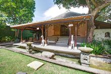 Alindra Villa Exterior