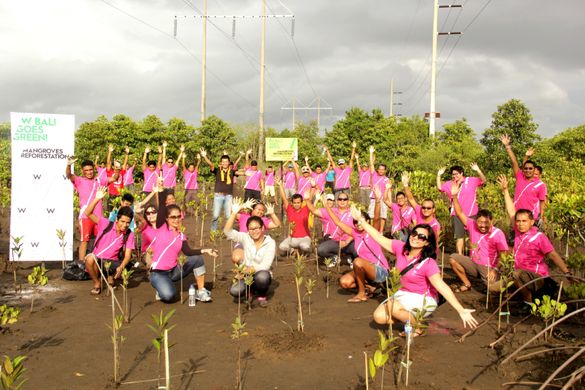 50 talents from W Retreat & Spa Bali – Seminyak joined efforts in giving back to mother nature by reforesting a mangroves forest