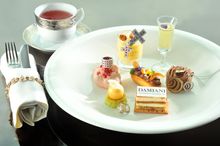 Edible jewellery at The Lounge & Bar