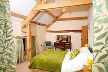 Bed Down In A Contemporary 4 Poster At Epynt View