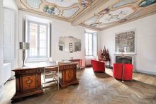 Look At The Frescoes In Here?
