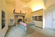 We Would Happily Cook In This Stylish Kitchen!