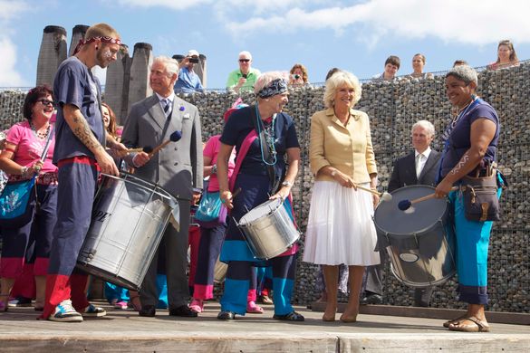 The Royal Couple Join Samba Pelo Mar On Stage