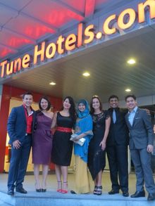Jonathan Yabut (right) with his Apprentice Asia colleagues in front of Tune Hotel Makati in Manila. From left: Nazril Idrus (Mal