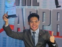 Jonathan Yabut with his winner’s plaque.