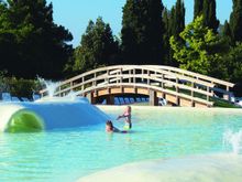 Norcenni - Pool with Splashing Girl