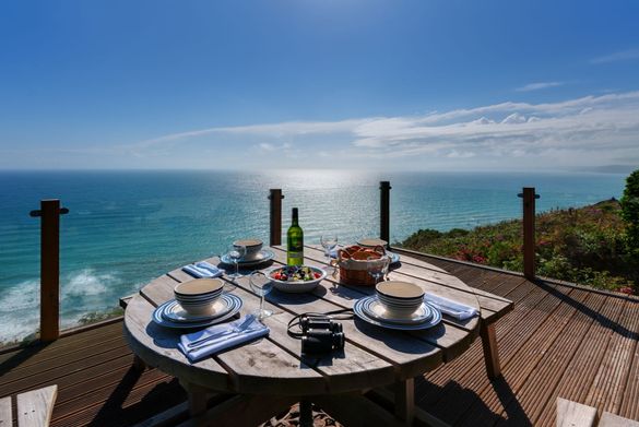  The Dell, a chic cliff-top chalet retreat with uninterrupted views out over Whitsand Bay, is the latest waterside escape to joi
