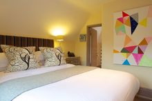 The Devonshire Arms At Beeley - Dove Cottage Bedrooms Beeley & Pilsley - Premier Ecru Bed & Colourful Wall Decor