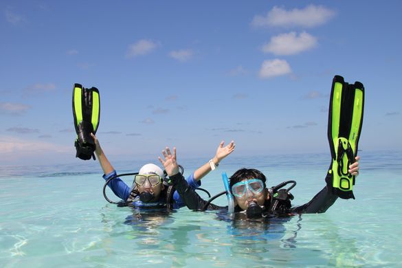 Kids Diving Surface
