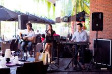 Live Acoustic Performance