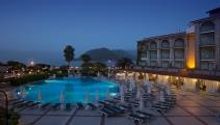 La Perla By Night