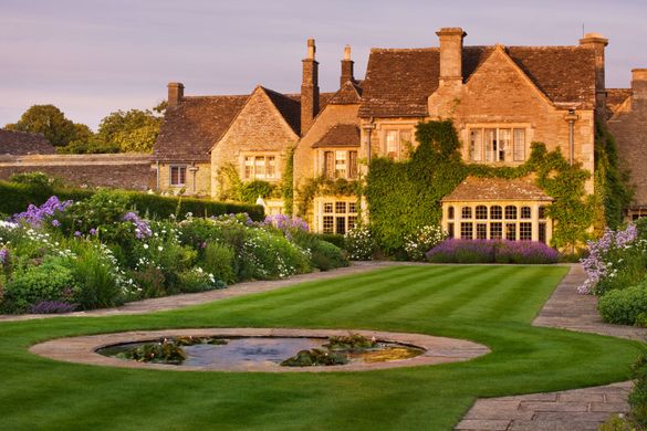 Hotel With Grand Lawn (Clive Nichols)