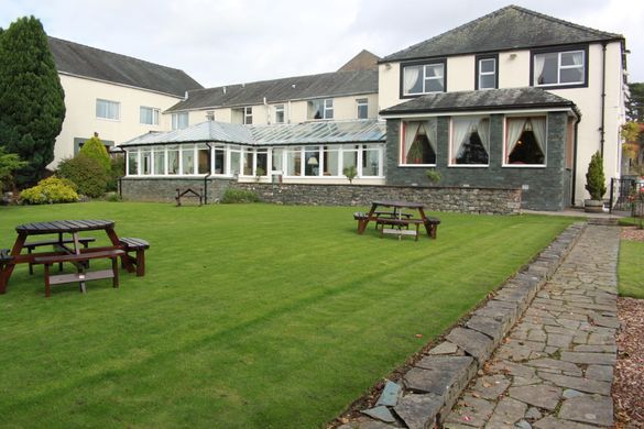 Castle Inn Exterior And Gardens