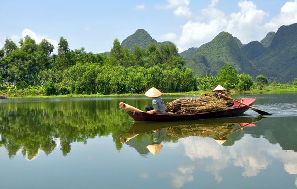 BoatWomen of Vietnam dreamstime