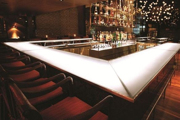2 Lam Son Martini Bar in Park Hyatt Saigon