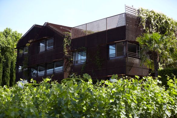 Le Saint-James Exterior