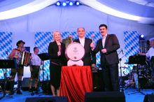 (From left to right) Sheraton Macao Hotel’s General Manager of Sales & Marketing Ms. Ruth Boston together with Mr. Manuel Gonçal